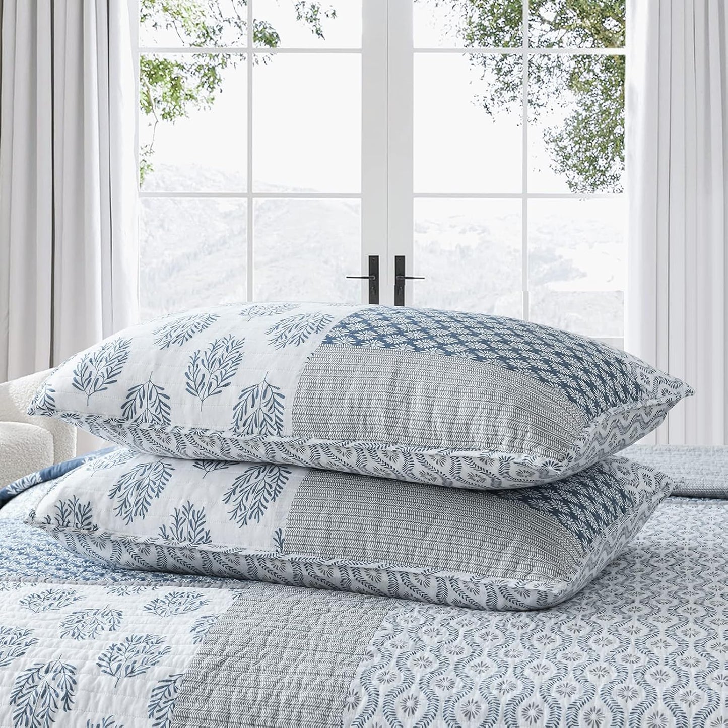 PANGUSHAN Quilt Set King Size, 100% Cotton Bedspread Quilt Bedding Set, Patchwork Reversible Floral Quilt for King Bed, Blue/Grey/White Bed Spread, Lightweight Comforter for All Season, 3 Pieces