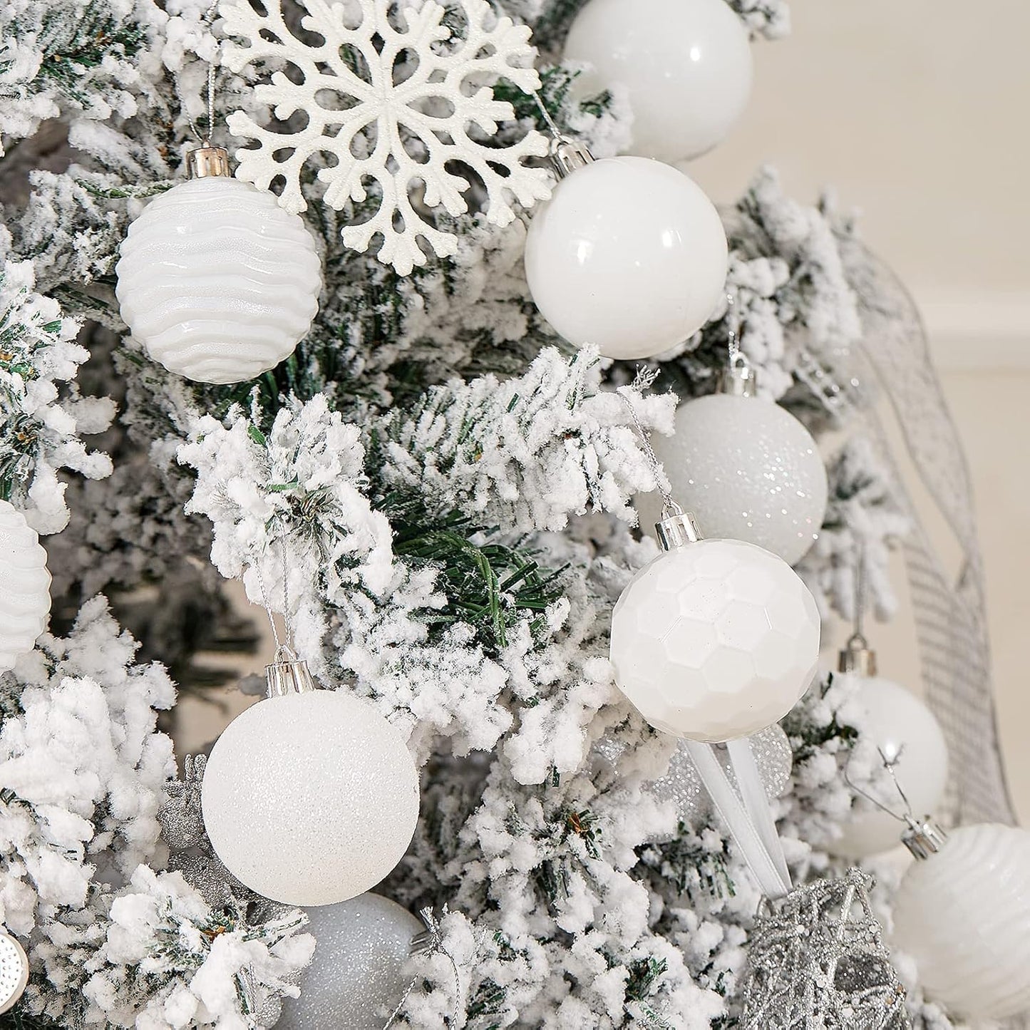 XmasExp 24ct Christmas Ball Ornaments Shatterproof Xmas Tree Hanging Balls Decorations Perfect for Halloween Decorations Holiday Wedding Christmas Decor(2.36"/60mm, White)