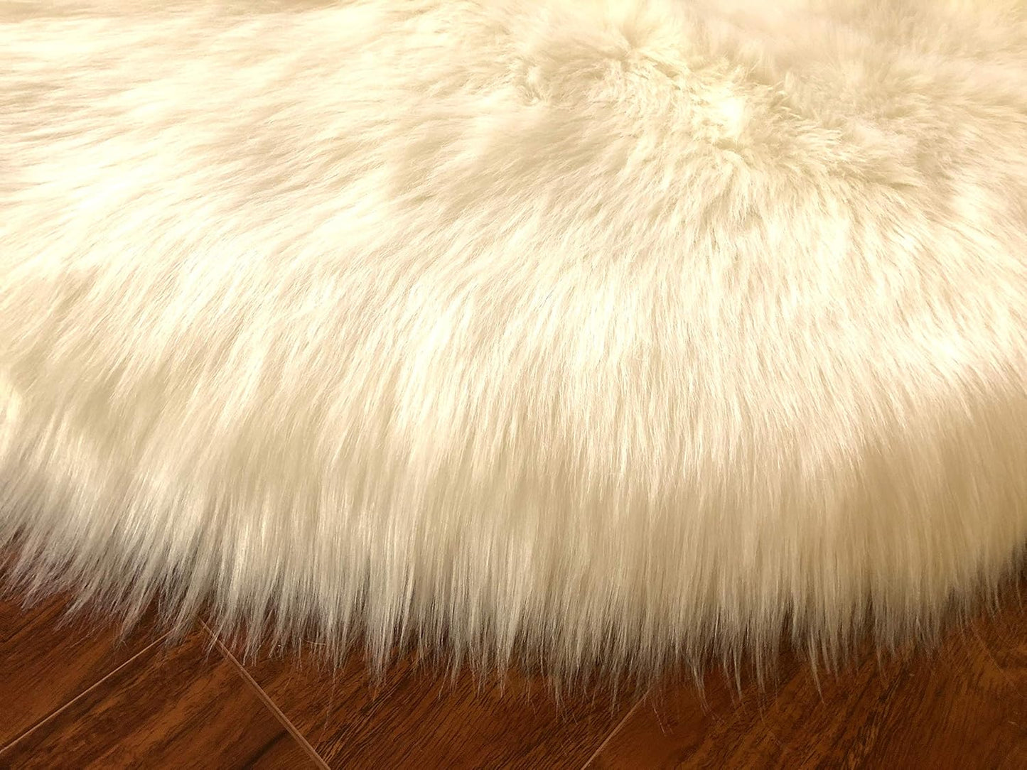 LAMBZY Faux Sheepskin Hypoallergenic Free Shape Silky Shag Rug, Luxury Shaggy Silky Plush Carpet for Bedrooms Rugs Living Room Sofa Floor Rugs (Quarto 4 Pelts 4'x6', 120x180cm Cream)