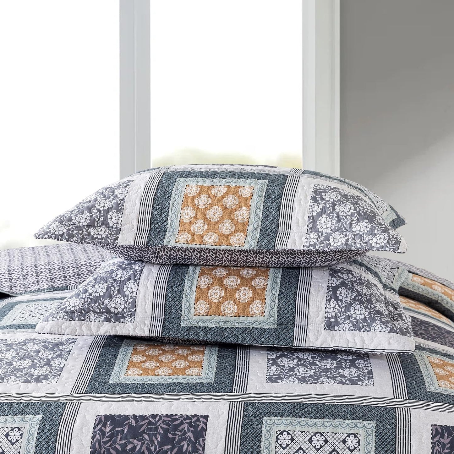 NEWLAKE Quilt Bedspread Sets - Bohemian Farmhouse Pattern Reversible Coverlet Set, King Size