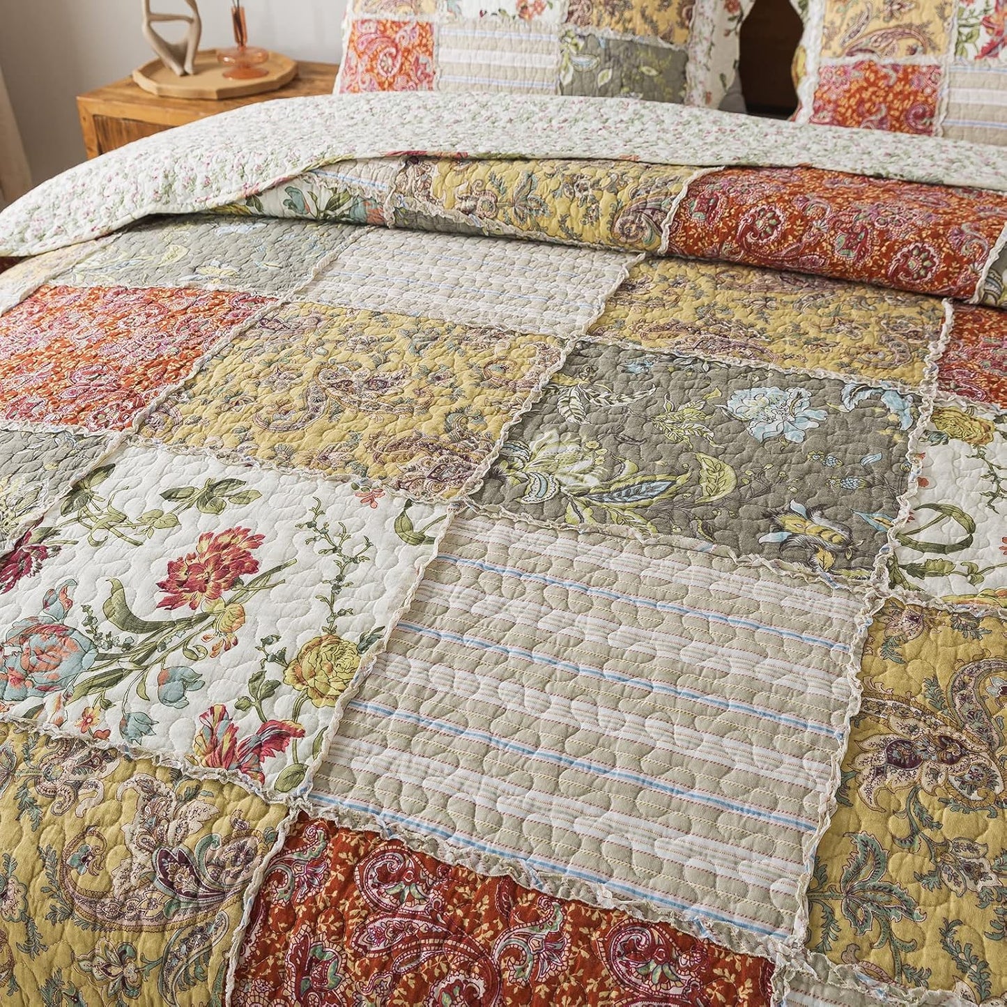 NEWLAKE Cotton Patchwork Bedspread, 3-Piece Bedding Quilt Set with Real Stitched Embroidery, Reversible Matelasse Bed Coverlet Set,Floral Paisley Grid with Lace,King Size